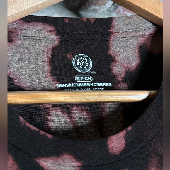 Men’s NHL Golden Knights Black and Gold Bleach Tie-Dye Long Sleeve Tee - Picture 4 of 7